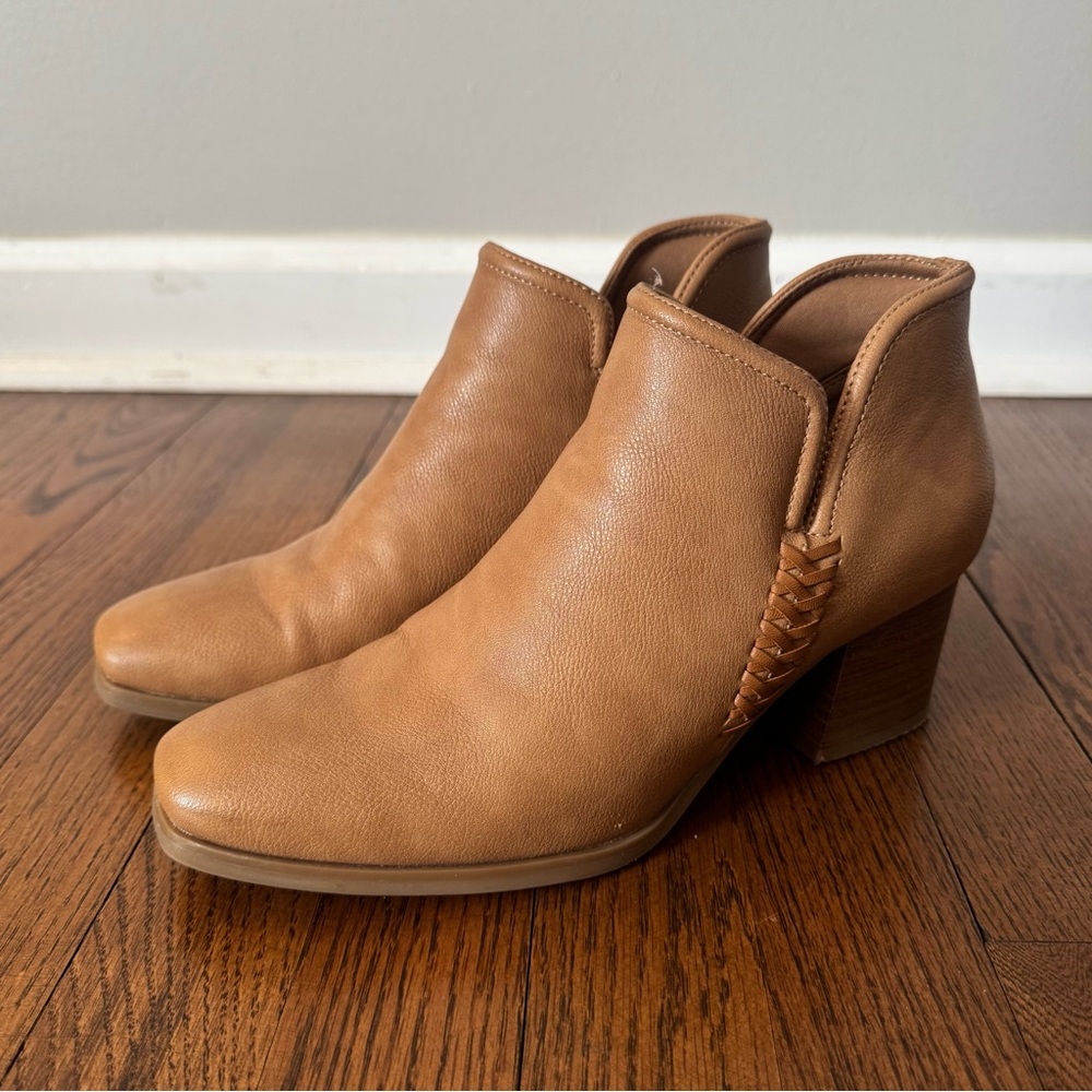 BareTraps Lauryn Tan Ankle Boots, Size 8